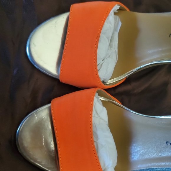 CHINESE LAUNDRY OPEN TOED HEELS CREAM, GOLD AND ORANGE WITH ALLIGATOR PATTERN - Picture 3 of 11